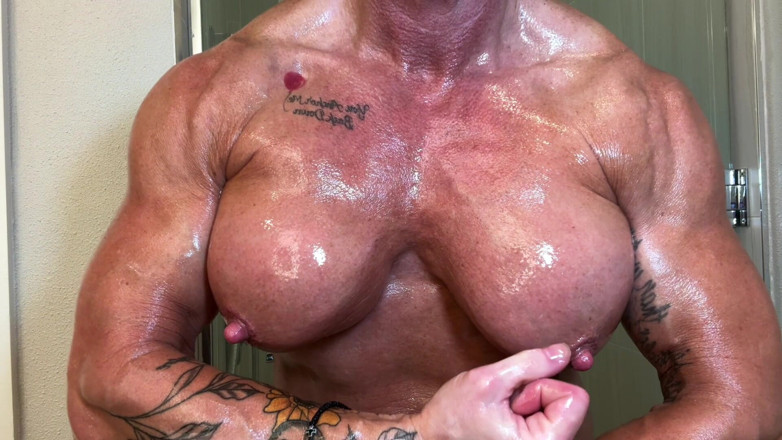 Kandylegsxxx: Hotel Bathroom Secretskandys Oil Muscle Flexing