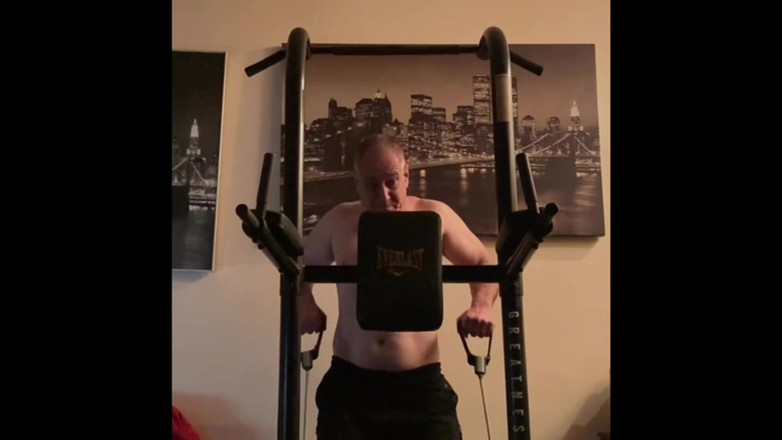 Alex Art: Lelaki kuat melancap selepas latihan