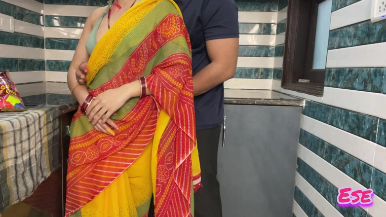 Sammy Sins: Dì bị đụ trong nhà bếp trên Holi