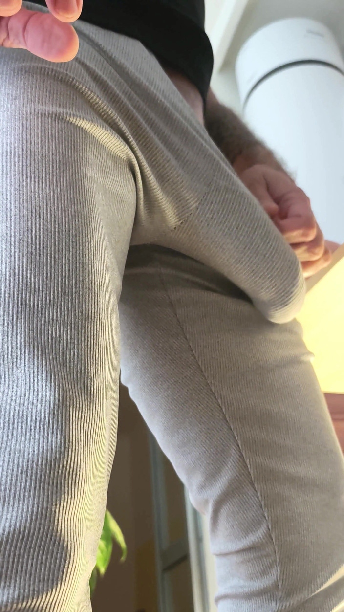 itapapixxl: 第一人称视角 大鸡巴爸爸展示抹油未割包皮的鸡巴