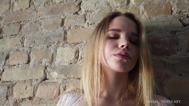 CharmModels: Video boudoir topless gadis juna 18 tahun