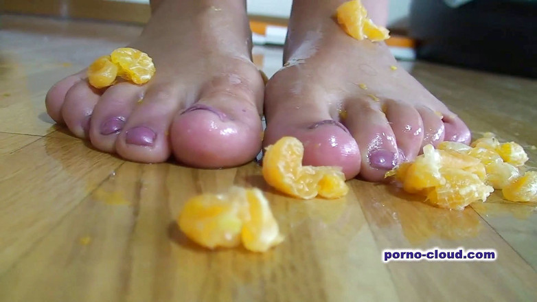 Porno Cloud: Voetseks milf