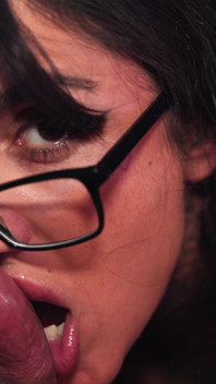 Getatoeëerde milf Tyra aanbidt grote zwarte lul voordat ze intens anaal gaat