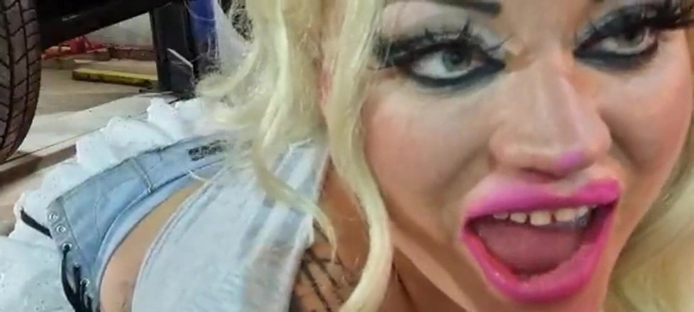 Riouksexy: Impromptu fuck in the garage