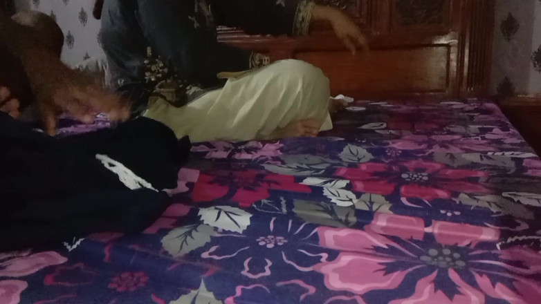 House 3: Scopa il india con un cazzo bollente