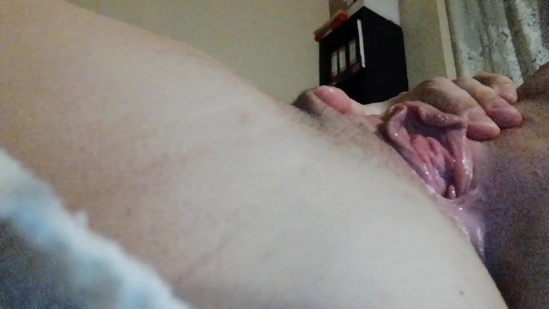 Z33uSsss: I Am Alone Again. Make Me Squirt Please