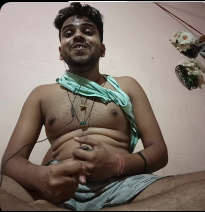 IsmaatDeva: 护士的衣服里面有如此完美的身体。