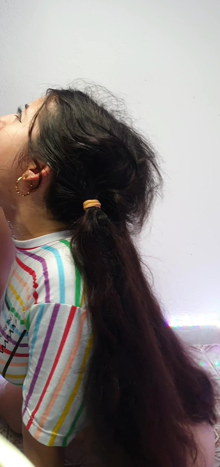 DherlyDoll: Jiran jalang saya suka datang ke deepthroat zakar saya.