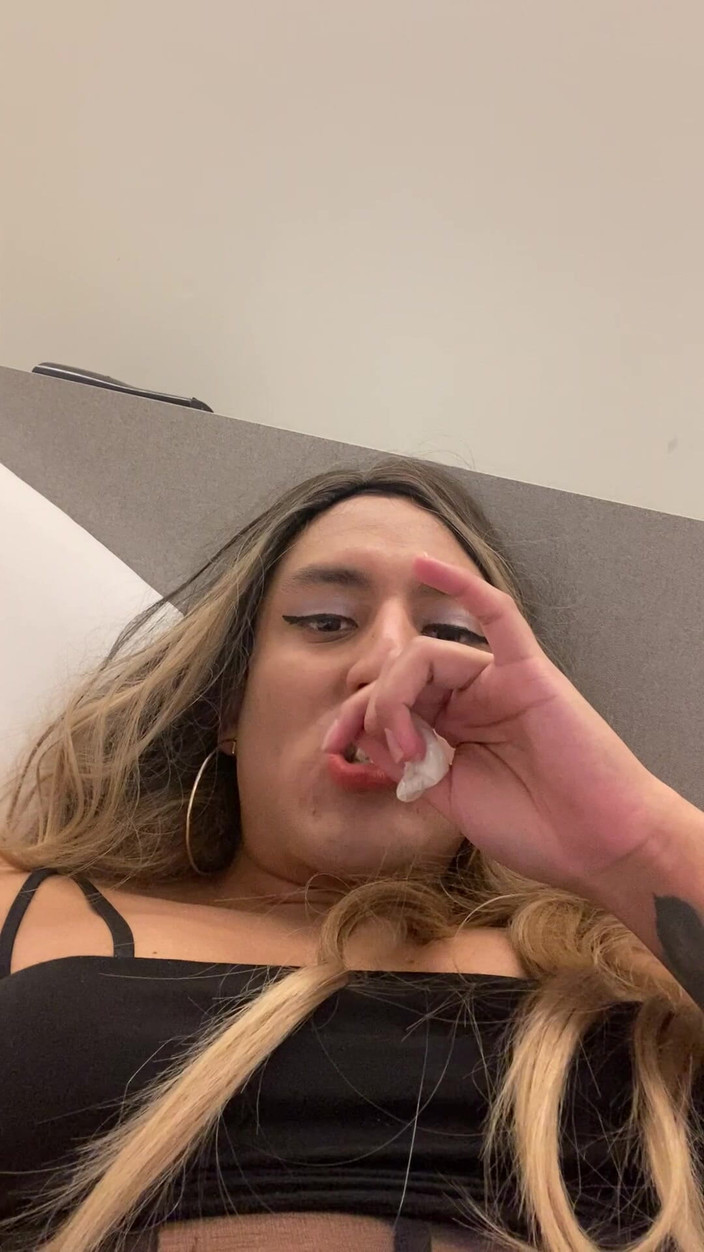 Natalia Valera: Eu me masturbo e bebo meu próprio gozo