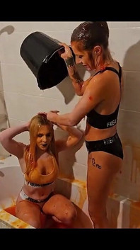 Cock Ring Hoopla Gunge Tournement med Ellie och April