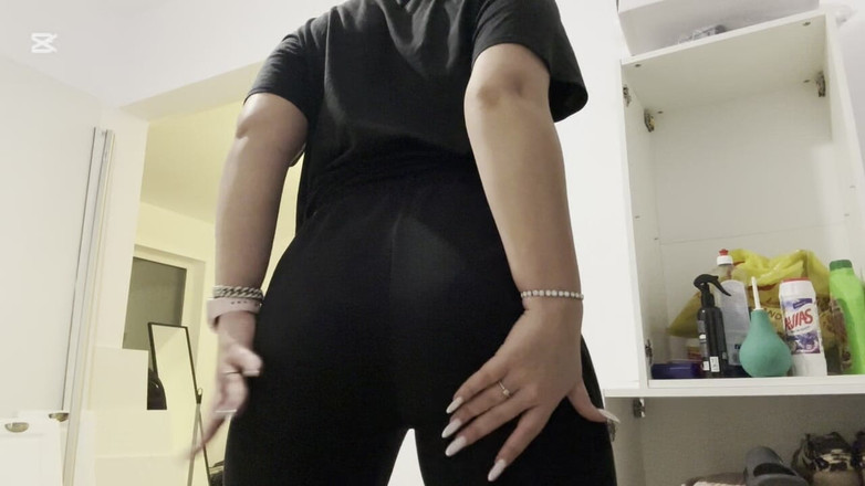 NipsAndStrips: My New Rent'de osuruyor