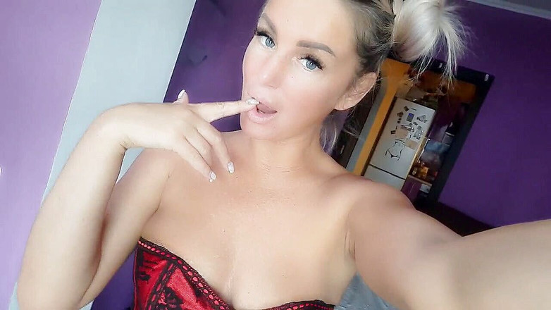 Nadi_Zabava: Domina和娘娘腔男孩玩耍