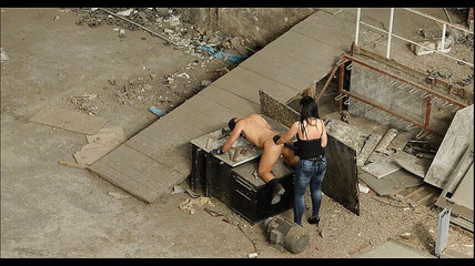 Lady Luciana Di Domizio: Zakar hitam besar di kilang