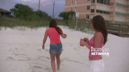 Dream Girls: Vacationers flash on a common beach