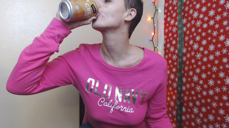 Abby Anna: Derin ham belches krem soda geğiriyor