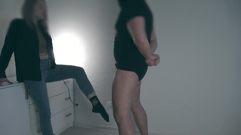 Amateur_fetish: Teen ballbusting 2 | angle 1