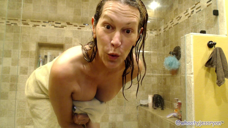 JessRyan: Duşta kamera kızı Jess Ryan