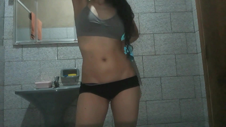 Little Ant2: Beni banyoda sikmek mi istiyorsun?