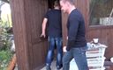 Czech Pornzone: Гаряча блондинка трахається з двома незнайомцями в садовому будинку
