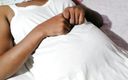 Sweety In Bed: Une femme de plus de 18 ans me demande de s’amuser...