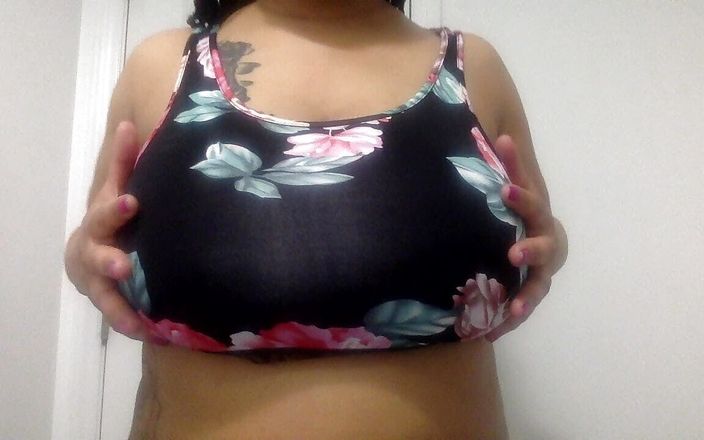 Veronikka Fierce: Ebony MILF - Massage My Big Tits