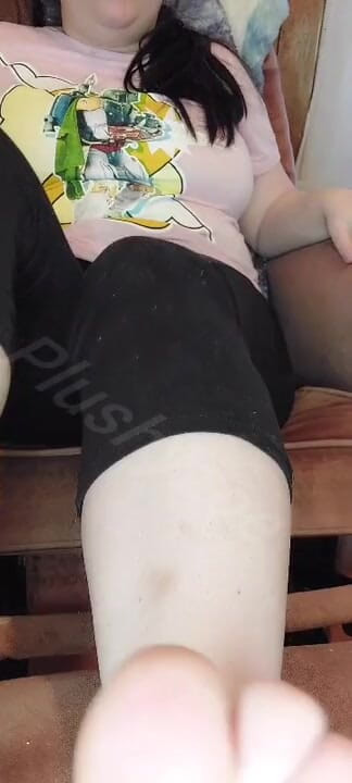 PlushyZoe: Message my tired Milf feet