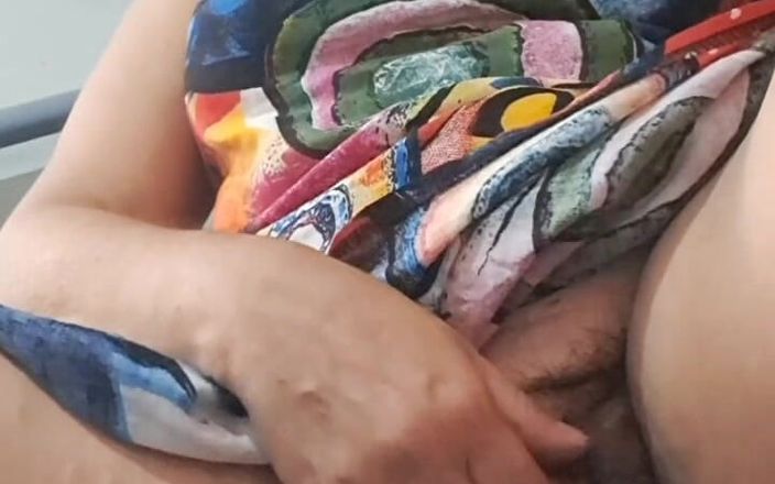 Mommy big hairy pussy: Máy bay bà già trong văn phòng không có quần...