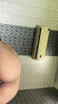 Bombay Beautiful Girl Bang Bang in Hindi
