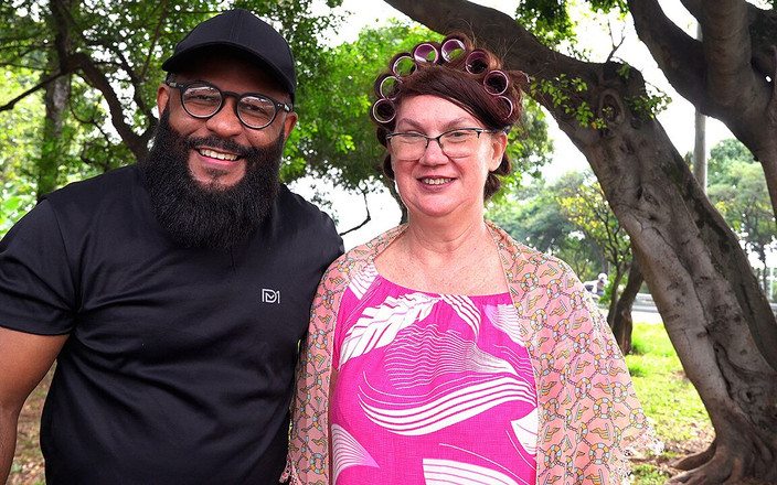 MaturePickup: Velká zralá kráska má protažený zadek během jízdy autobusem