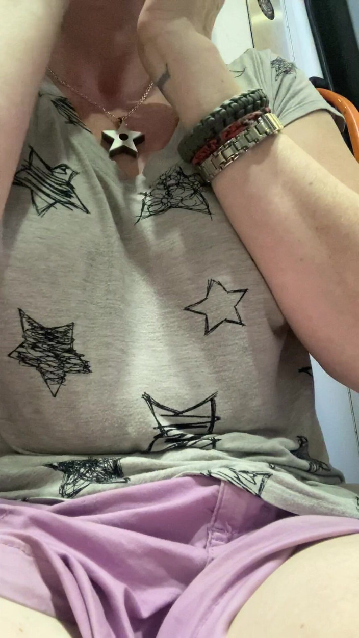 MistressWriggler: 輸送中の陰部と陰毛が指を素晴らしく匂わせる!