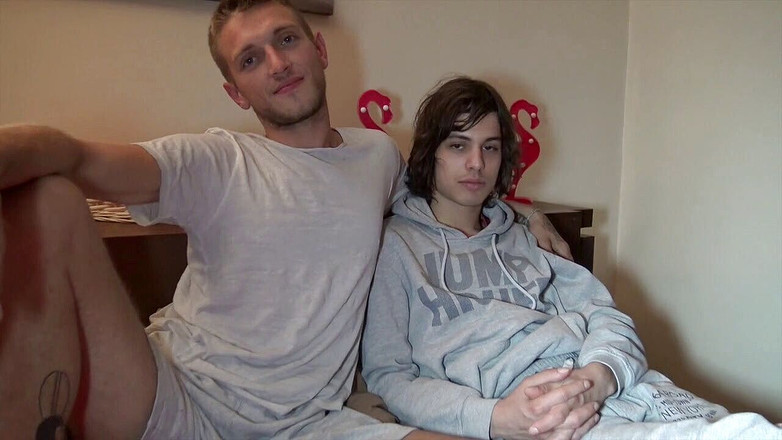 Gaybareback: 无辜的年轻twwink无鞍性交