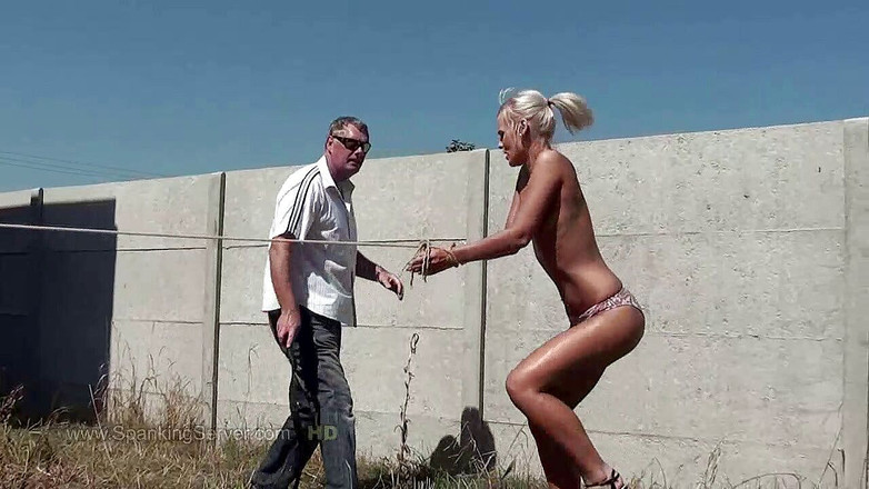 Spanking Server: Gia - biciuire cu tot corpul 2009