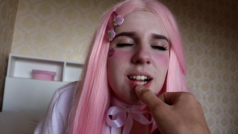 BubbleGum: Pipe incroyable avec des gencives, éjaculation dans la bouche d’une gentille...