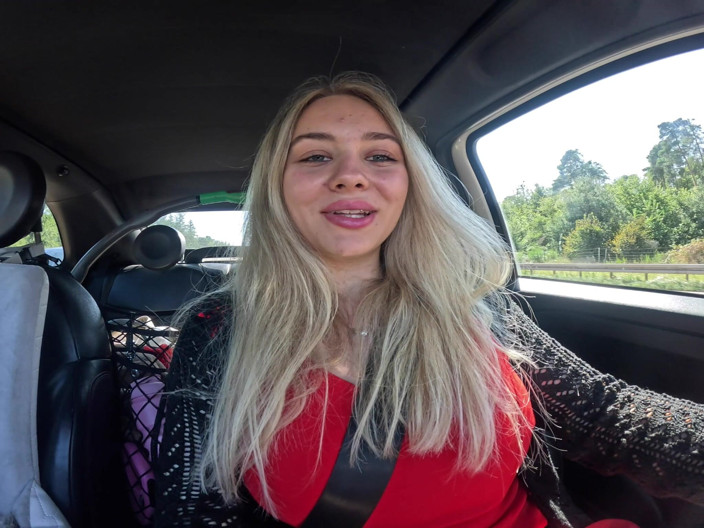 Queen_of_BDSM: Sahibe işiyor!