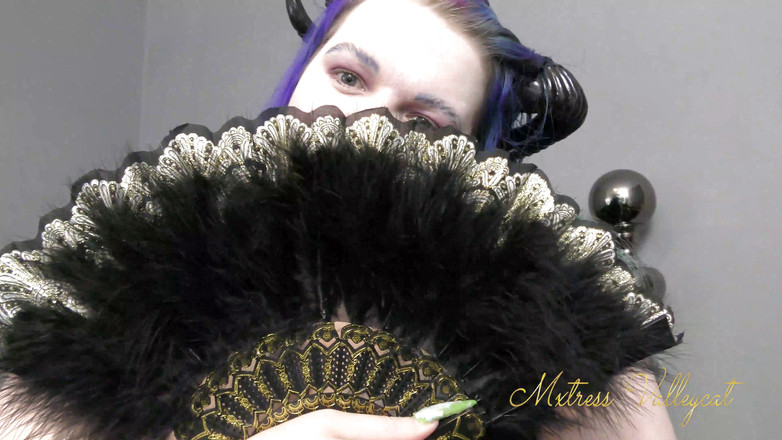 Mxtress Valleycat: Federfan neckt