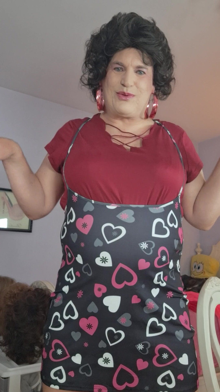 Victoria Lecherri: Tôi đã biểu diễn đồ lót trực tiếp cho bố và bạn...