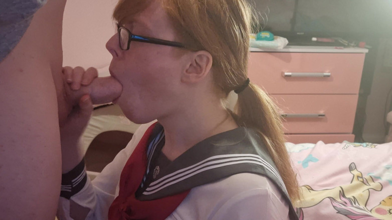 PrincessKitti3: Dando a uma enorme pau de meninas trans um boquete...