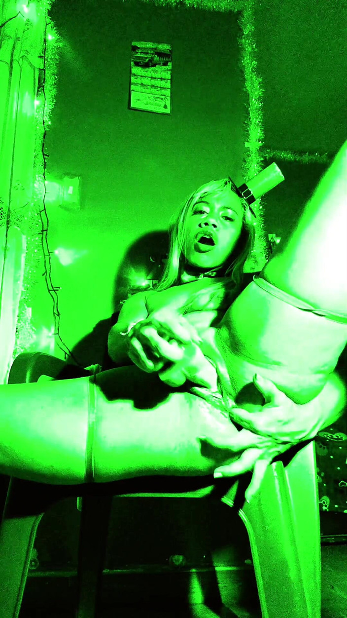 Barbychocolat: 只有Green Fluor在夜间色情时刻与我的阴蒂和性感的汁液在你的鸡巴公寓非常饥渴