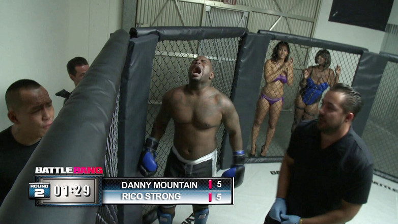 Deep Fuckers: Mollige zwarte vrouw met enorme borsten berijdt een enorme zwarte...