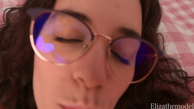 ElizaTheModel: Relația deschisă a mamei vitregă