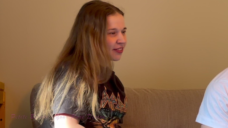 Petite blond your pure desire: Step Sister Makes an Amazing Blowjob for Her Movie