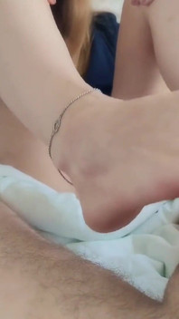 Such Cute Toes and Soles, Cutie with the Anklet Loves Footjob!