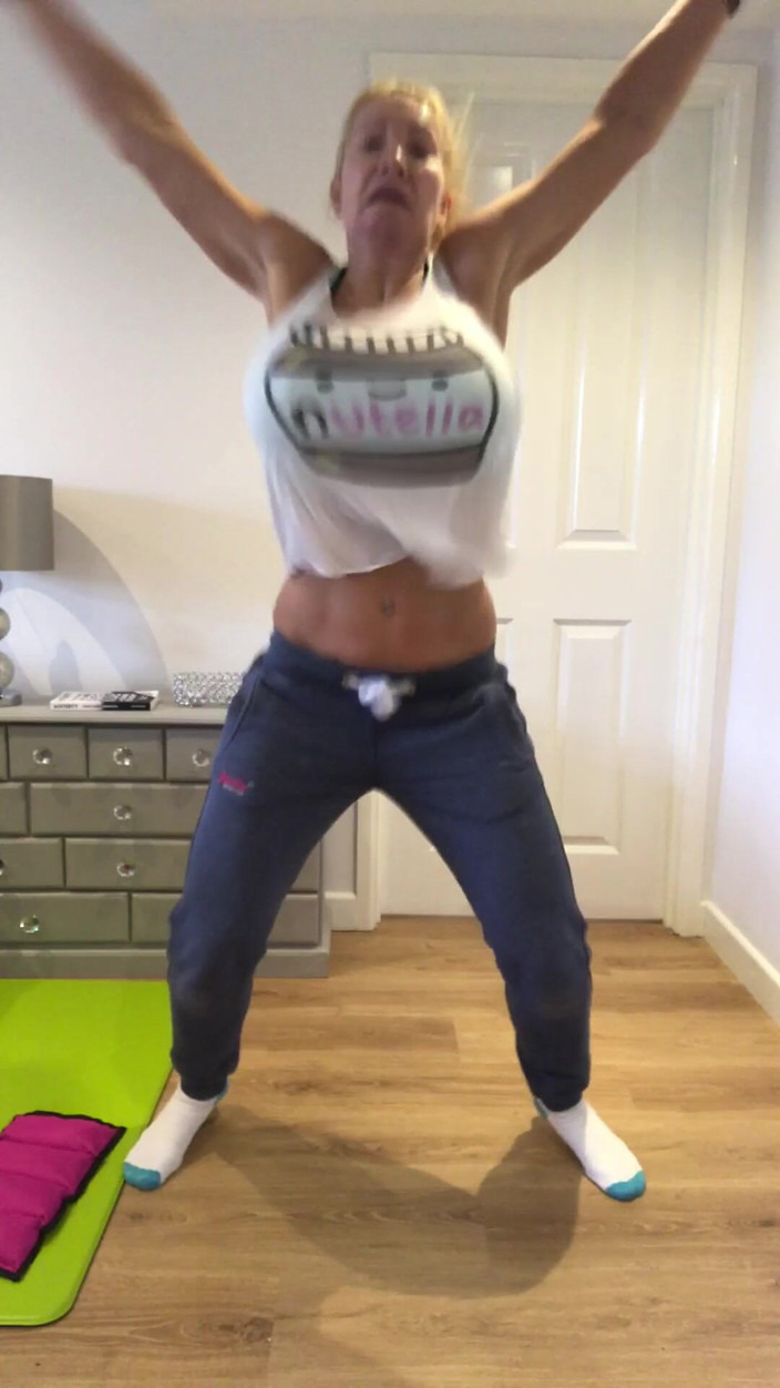 Sophie James: 星期四弹跳宝贝弹跳 34jj