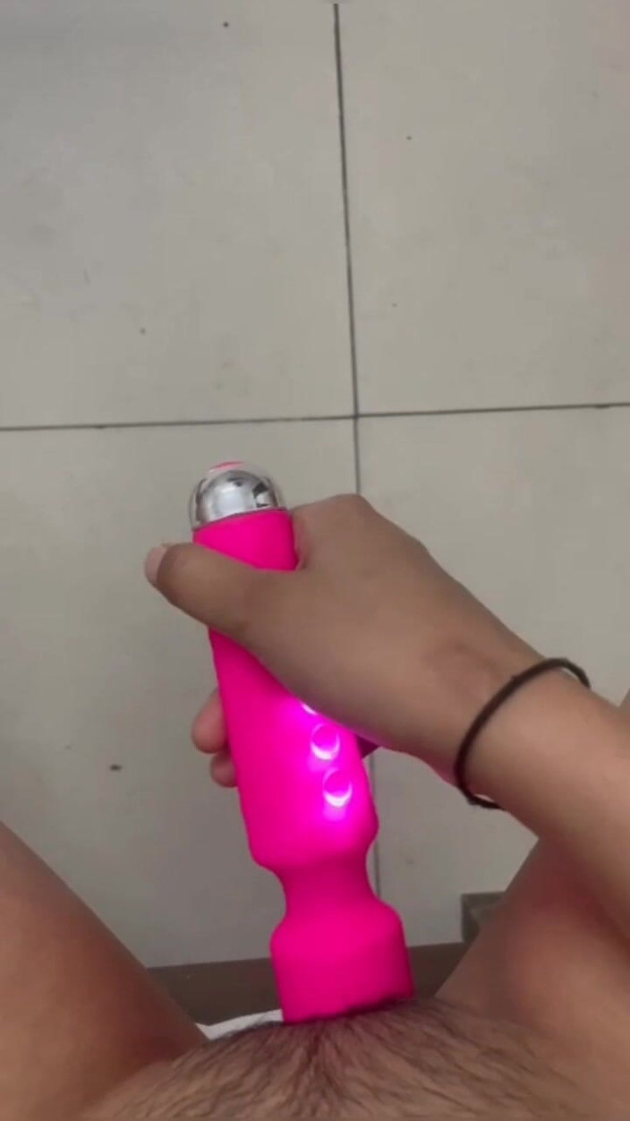 Tumheri Iska: Indická desi dívka si tvrdě hraje s hračkou, Tvrdá vibrátorová...