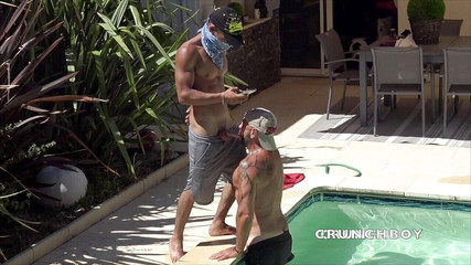 Not really gay but: Jess Royan scopata senza preservativo da una curiosa araba etero...