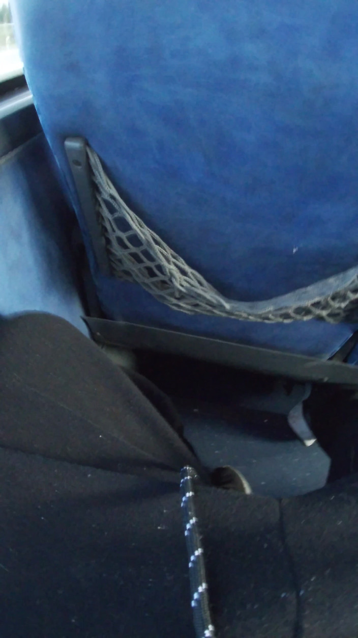 Hardnoisex: बस की पीछे की सीट पर अकेले - हस्तमैथुन जब तक मैं विस्फोट नहीं कर देता