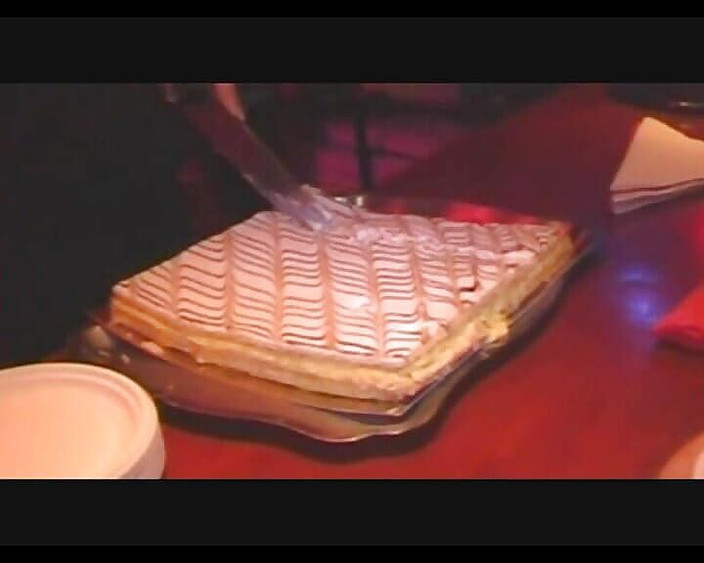 Videos Francaises: 胖乎乎的法国荡妇为她得到了一大排加载的棒