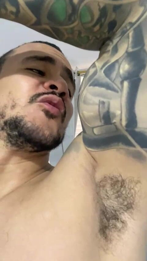 Christian_colombian: Músculos de um Latino Muito Excitado Parte 1