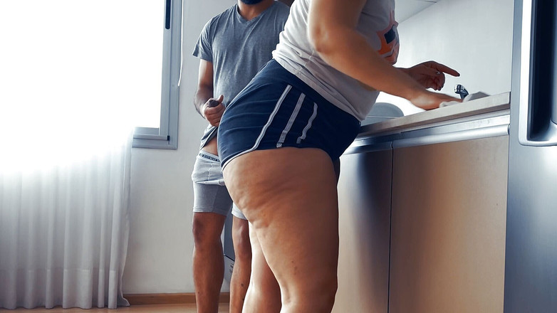 Suny Lune: La mia latina grassa fatto e matrigna indossa un perizoma...