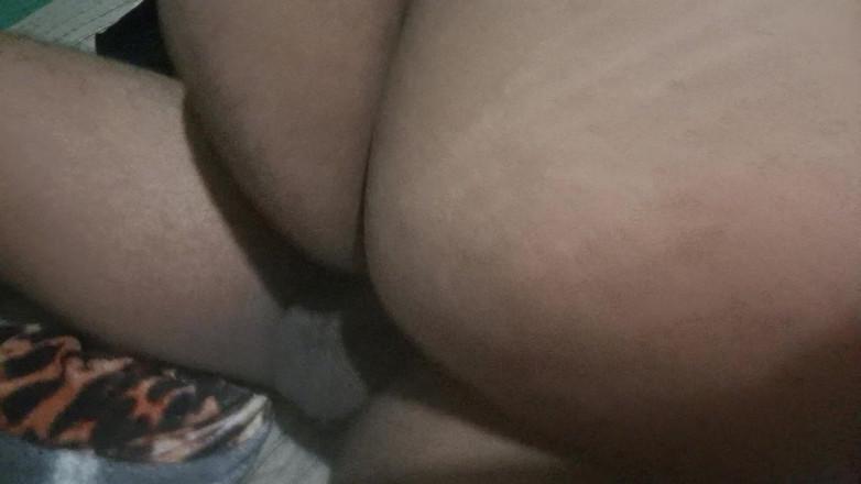 BigassMILF40: 有钱的，大屁股，当我的妻子不在时，不忠的邻居骑乘